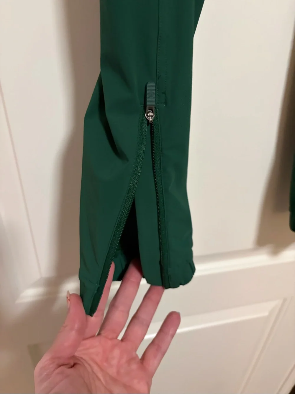 🍋🥝NWOT🍋🍋‍🟩lululemon Emerald Green Tapered Track Pants with Zippers 🍋🥝